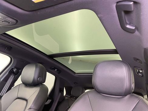 Used 2024 Porsche Cayenne image 18