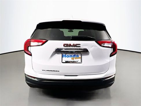 Used 2024 GMC Terrain SLE image 21