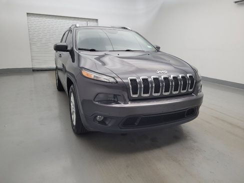 Used 2016 Jeep Cherokee Latitude w/ Cold Weather Group AWD/4WD image 14