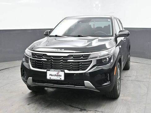 Used 2024 Kia Seltos LX AWD/4WD image 2
