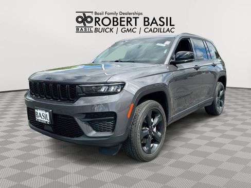 Used 2023 Jeep Grand Cherokee Altitude AWD/4WD image 1
