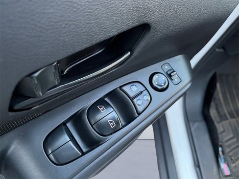 Used 2024 Nissan Kicks S image 9