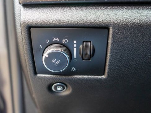 Used 2018 Jeep Grand Cherokee Altitude image 19