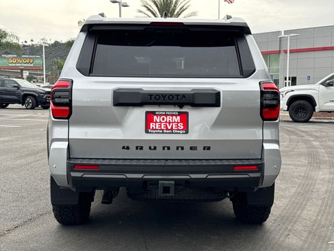 Certified 2025 Toyota 4Runner TRD Off-Road Premium image 12