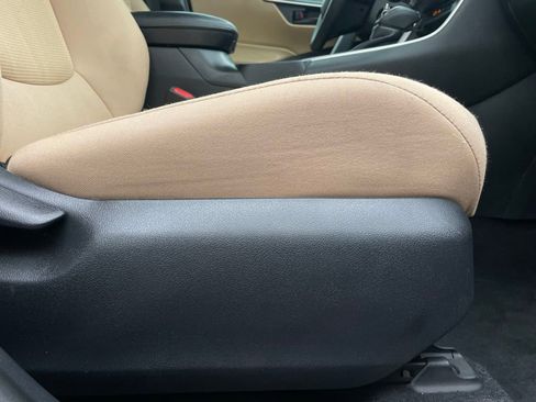 Used 2019 Toyota RAV4 LE image 30