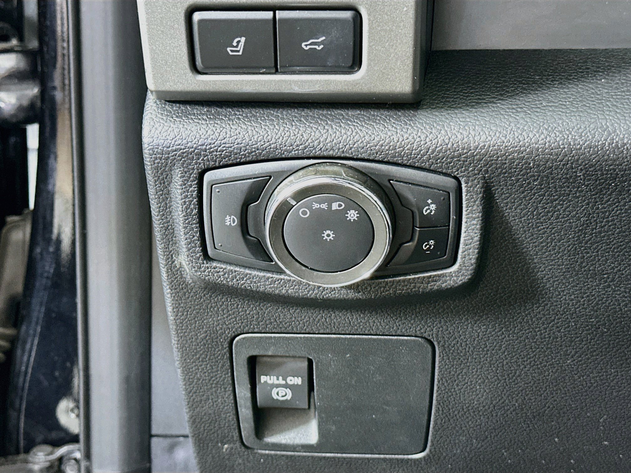 Used 2020 Ford Expedition XLT w/ Equipment Group 202A AWD/4WD image 17