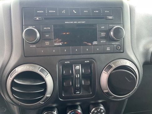 Used 2018 Jeep Wrangler Unlimited Sport S image 17