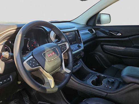 Used 2023 GMC Acadia Denali w/ Denali Technology Package image 10