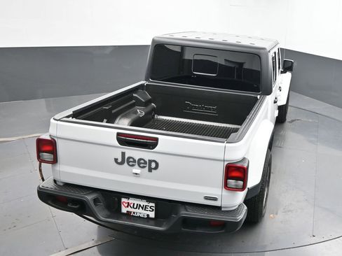 Used 2023 Jeep Gladiator Overland image 40