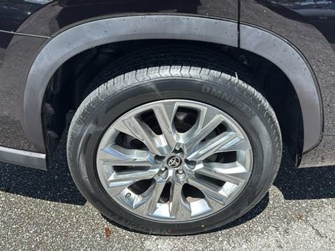 Used 2021 Toyota Highlander Limited FWD image 12