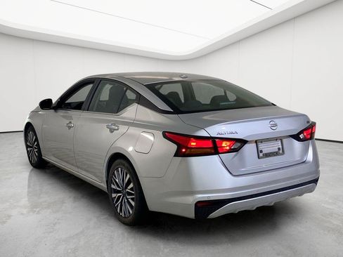 Used 2024 Nissan Altima 2.5 SV FWD image 4