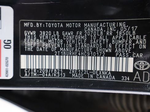 Used 2017 Toyota Corolla LE w/ Carpet Mat Package (TMS) FWD image 32