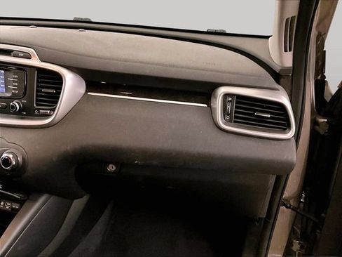 Used 2016 Kia Sorento FWD image 15