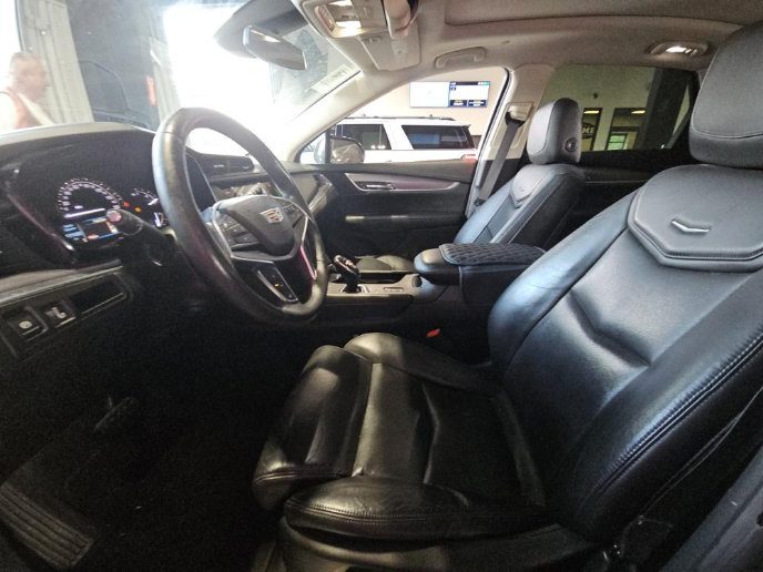 Used 2017 Cadillac XT5 Luxury w/ Driver Awareness Package AWD/4WD image 5