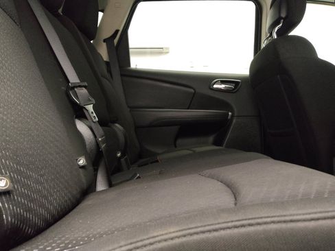 Used 2018 Dodge Journey SE w/ Connectivity Group FWD image 19