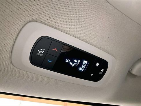 Used 2017 Chrysler Pacifica LX FWD image 33
