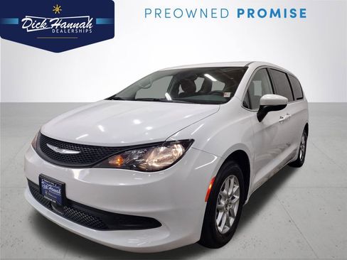 Used 2023 Chrysler Voyager LX image 1