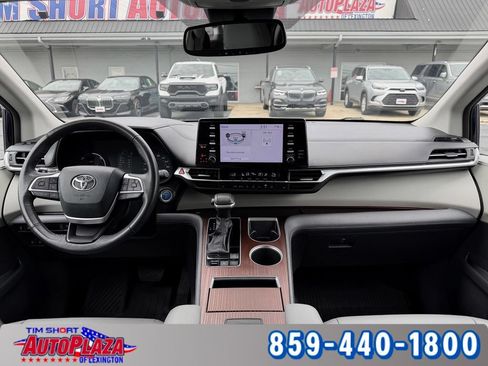 Used 2024 Toyota Sienna XLE FWD image 13