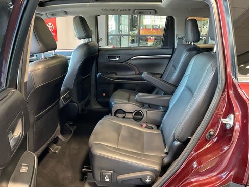 Used 2015 Toyota Highlander Limited Platinum image 23