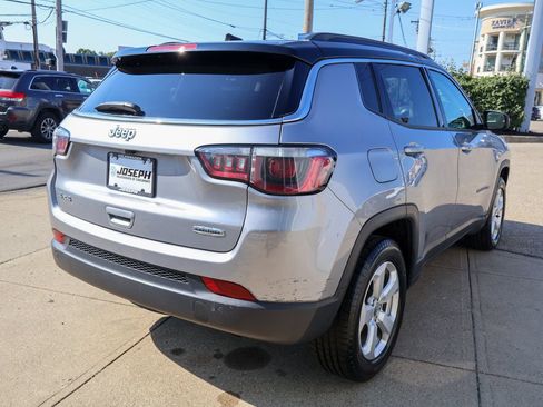 Used 2018 Jeep Compass Latitude w/ Popular Equipment Group AWD/4WD image 5