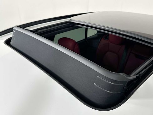 Certified 2025 Porsche Macan 4S Electric image 21