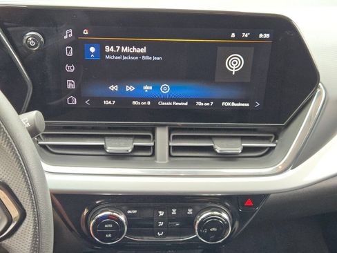 Used 2025 Chevrolet Trax LT FWD image 22