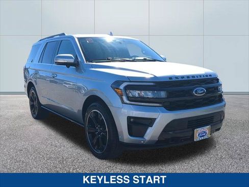Used 2023 Ford Expedition Limited AWD/4WD image 7