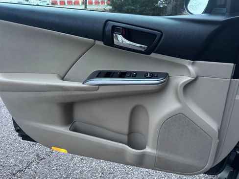 Used 2012 Toyota Camry XLE image 18
