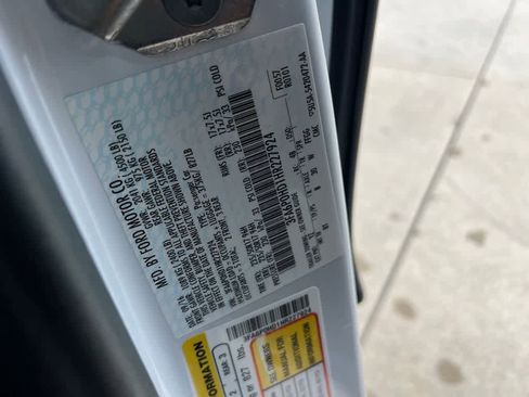 Used 2017 Ford Fusion SE w/ Fusion SE Technology Package image 32