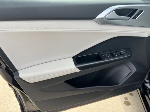 Certified 2025 Volkswagen Taos SE w/ Panoramic Sunroof Package image 13