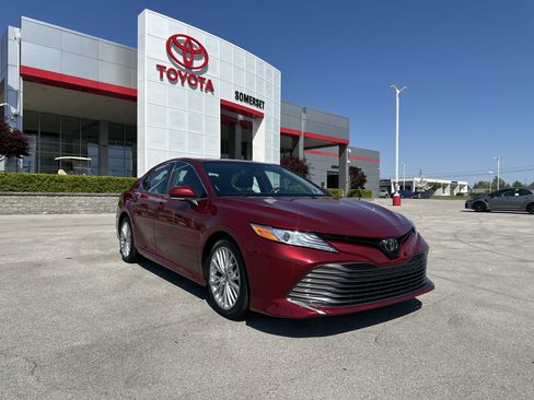 Certified 2020 Toyota Camry XLE w/ Navigation Package image 3