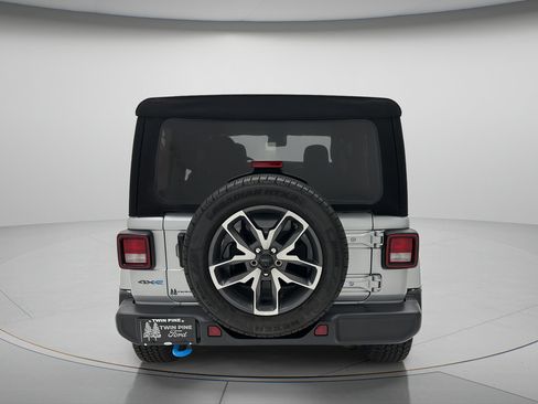 Used 2024 Jeep Wrangler Unlimited AWD/4WD image 4