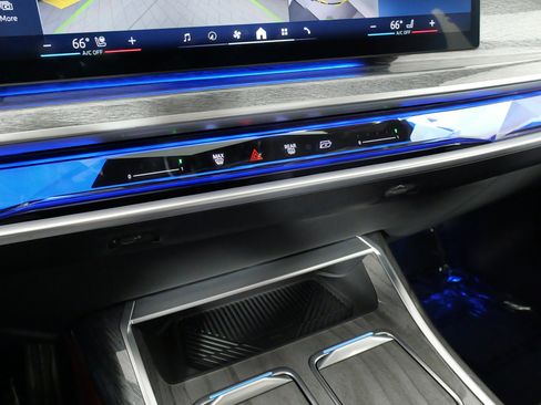 Used 2024 BMW 740i xDrive image 59