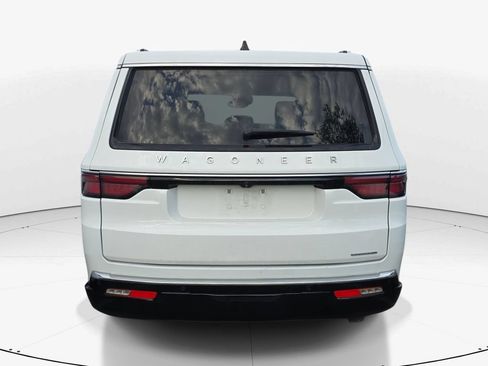 Used 2024 Jeep Wagoneer L Series II w/ Flexible Seating Group AWD/4WD image 5