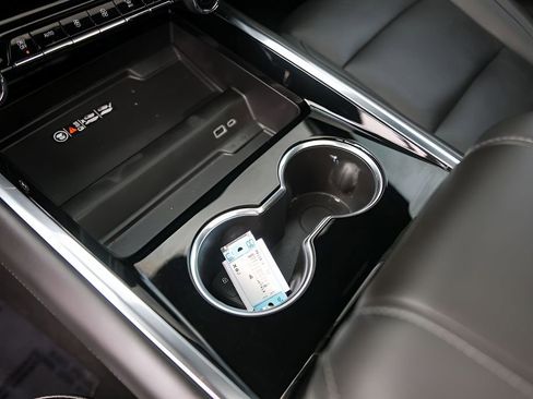 Used 2025 Chevrolet Tahoe LT w/ Comfort Package image 22