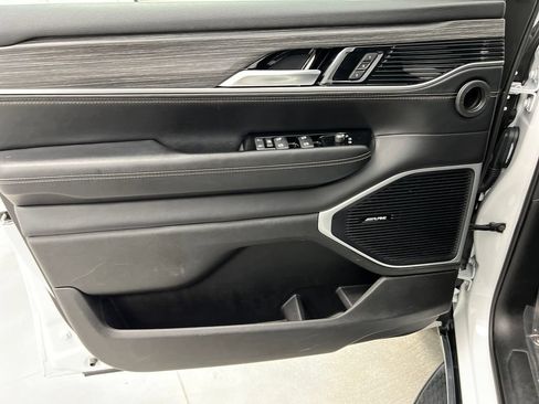 Used 2024 Jeep Wagoneer Series II w/ Flexible Seating Group RWD image 14