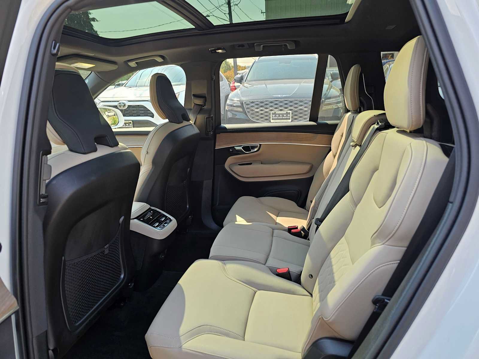 Used 2026 Volvo XC90 B6 Plus w/ Protection Package Premier AWD/4WD image 18
