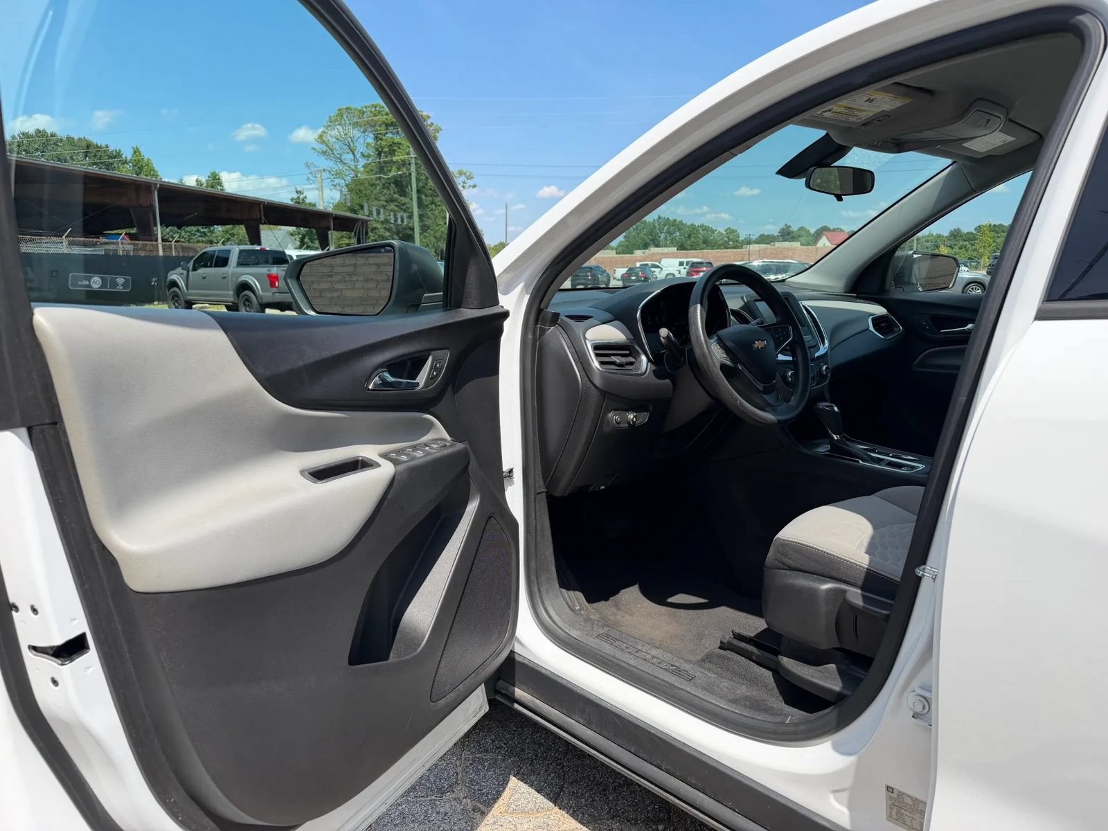 Used 2018 Chevrolet Equinox LS FWD image 17