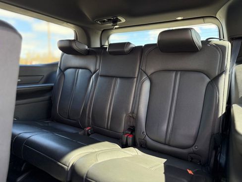 Used 2024 Jeep Wagoneer L Series II w/ Flexible Seating Group image 5