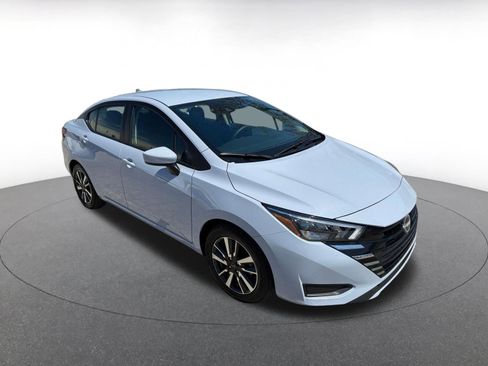 Used 2025 Nissan Versa SV image 1