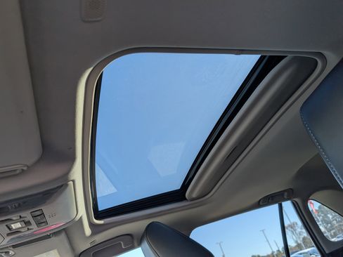 Used 2023 Toyota RAV4 XLE Premium image 17