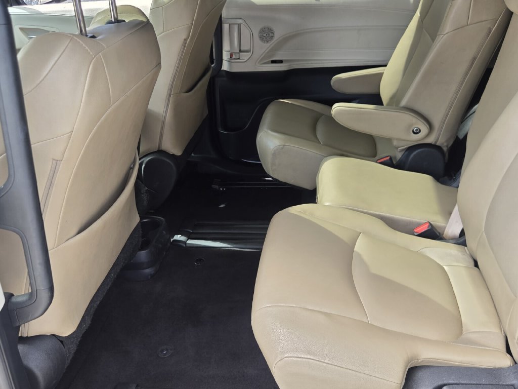 Used 2022 Toyota Sienna XLE FWD image 12