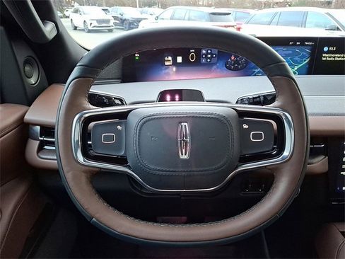 Used 2025 Lincoln Navigator Reserve image 20