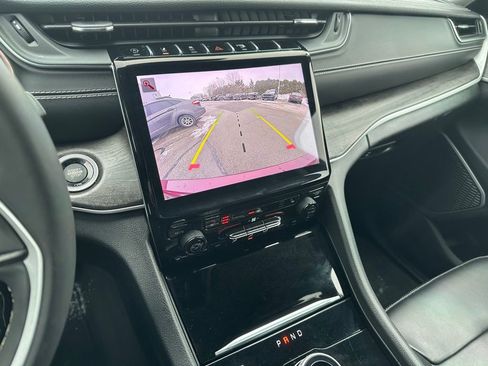 Used 2024 Jeep Grand Cherokee L Limited w/ Black Appearance Package image 26