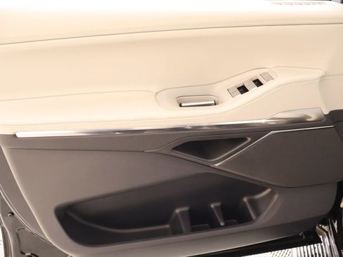 New 2026 Lincoln Navigator Premiere AWD/4WD image 17