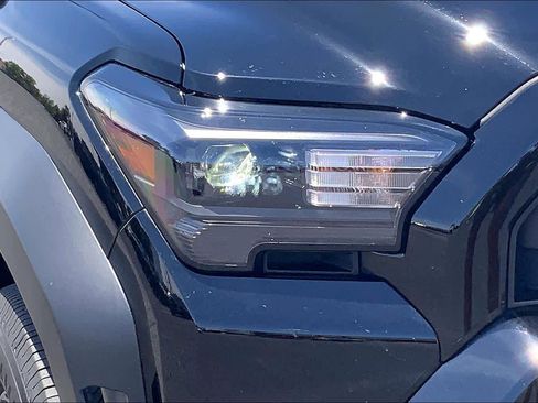 Used 2025 Toyota 4Runner SR5 AWD/4WD image 28