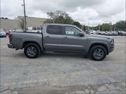 Used 2025 Nissan Frontier SV RWD image 3