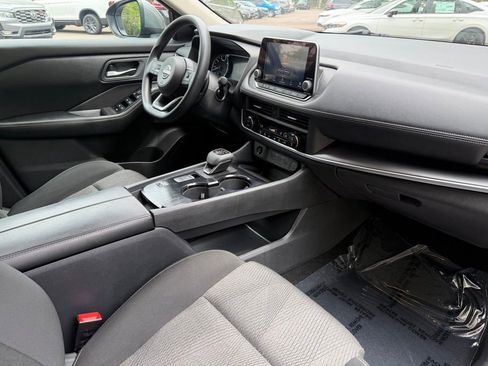 Used 2024 Nissan Rogue SV FWD image 10