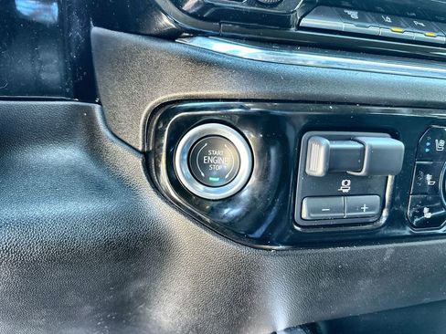 Used 2024 Chevrolet Silverado 2500 LTZ w/ LTZ Convenience Package image 17