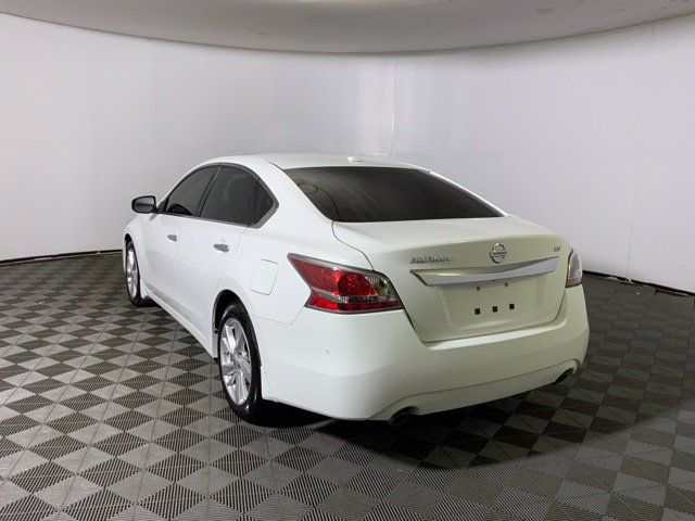 Used 2015 Nissan Altima 2.5 SV w/ Convenience Package FWD image 7